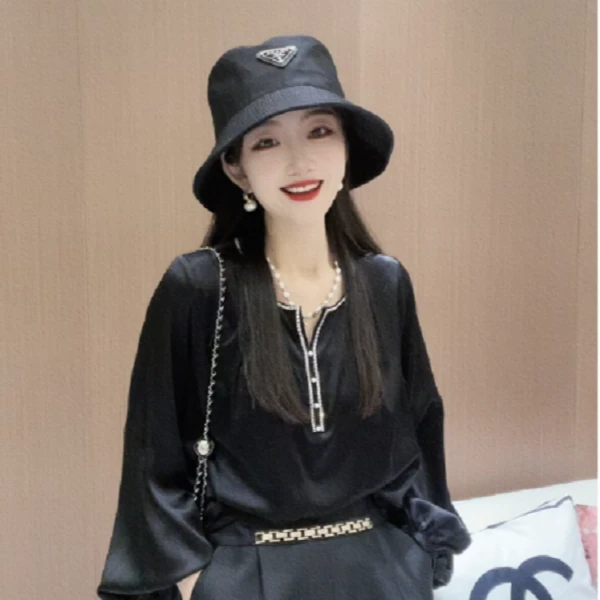 《CHUN》钻边缎面桑蚕丝上衣