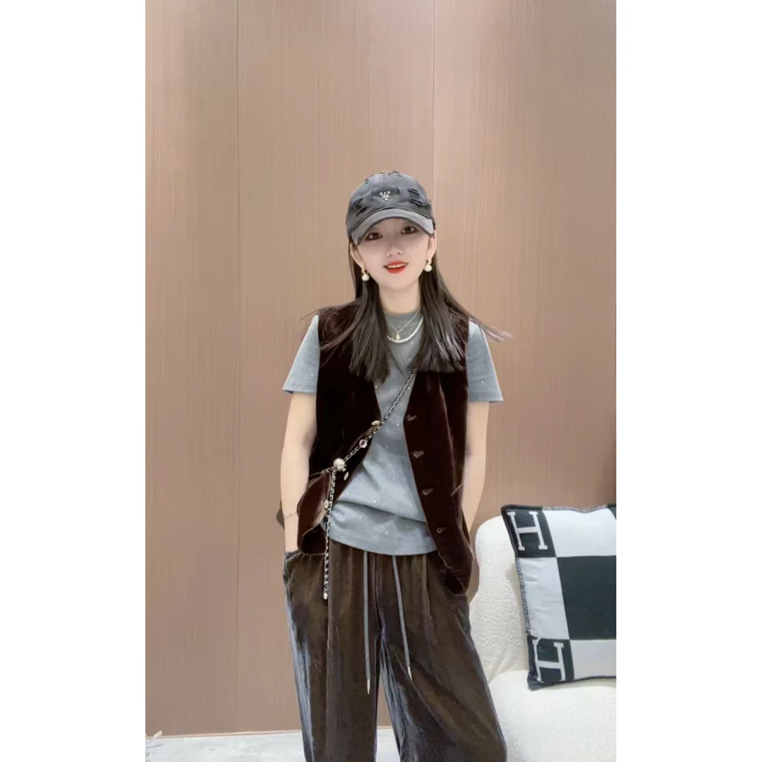 《CHUN》V领口袋桑蚕丝丝绒马甲