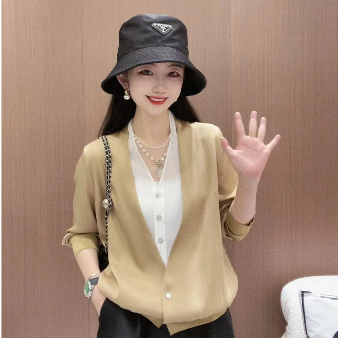 《CHUN》V领排扣净色桑蚕丝外搭