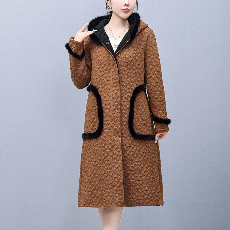 2023新款大码中年妈妈女装秋冬加绒加厚大衣羊羔绒连帽中长款外套