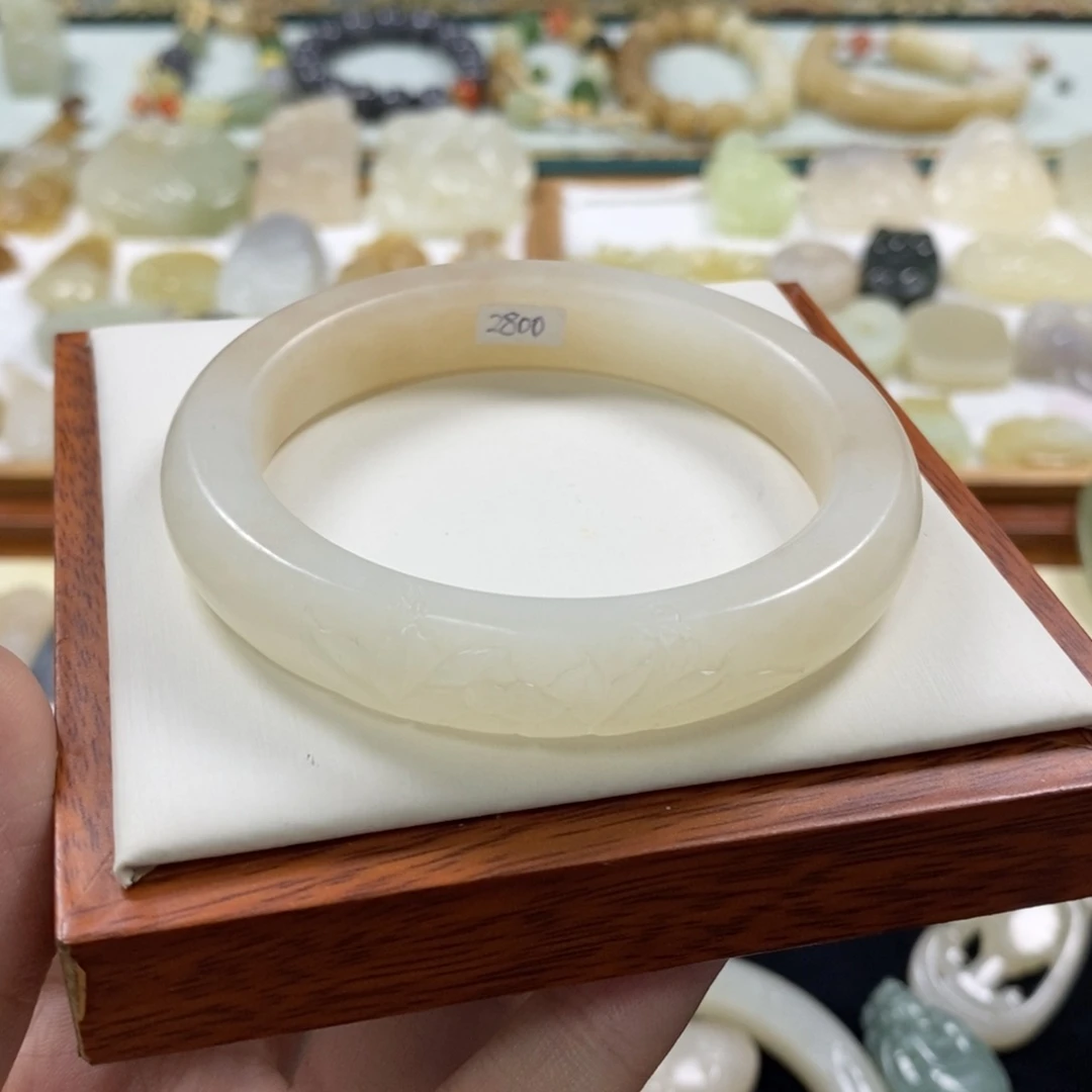 【闪购商品】和田玉青海粉白荷花手镯未镶嵌