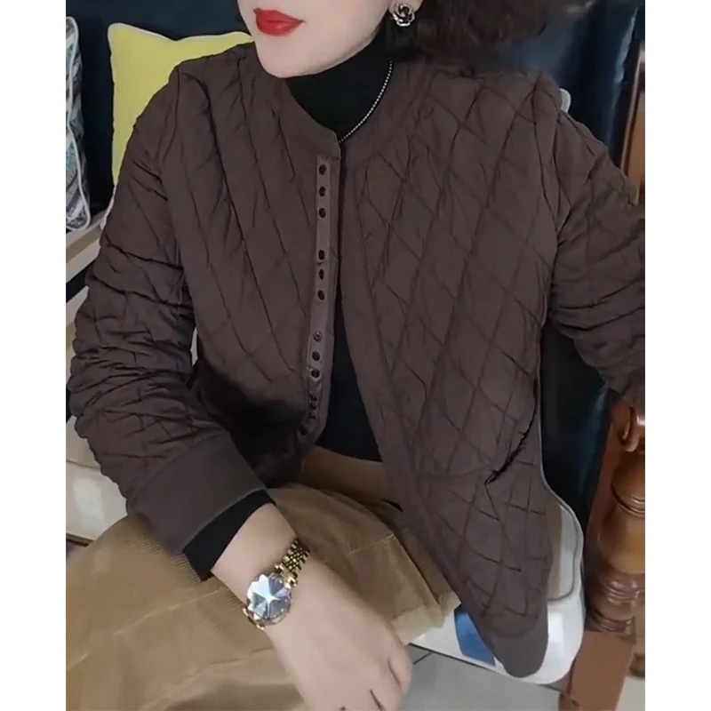 复古简约减龄菱形格短外套女胖mm秋冬款时尚通勤圆领遮肉轻薄棉服