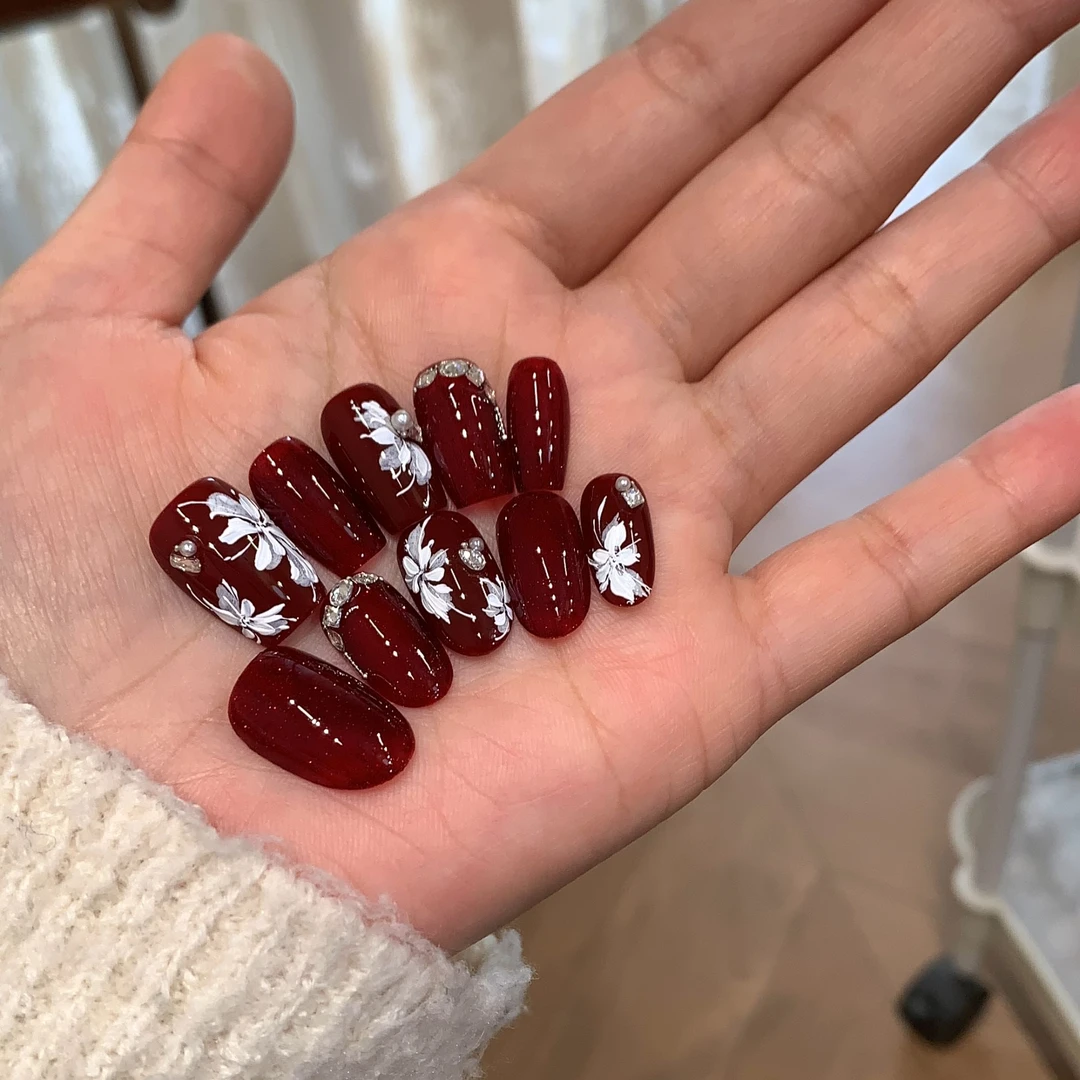 新年红 手绘花卉红色碎钻胶显白锆石拼钻 山茶纯手工穿戴甲