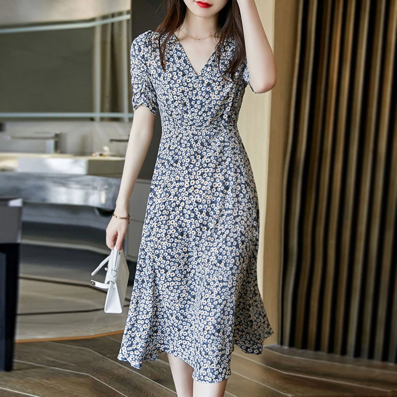 新款碎花V领短袖连衣裙设计感小众收腰显瘦复古法式裙子2156