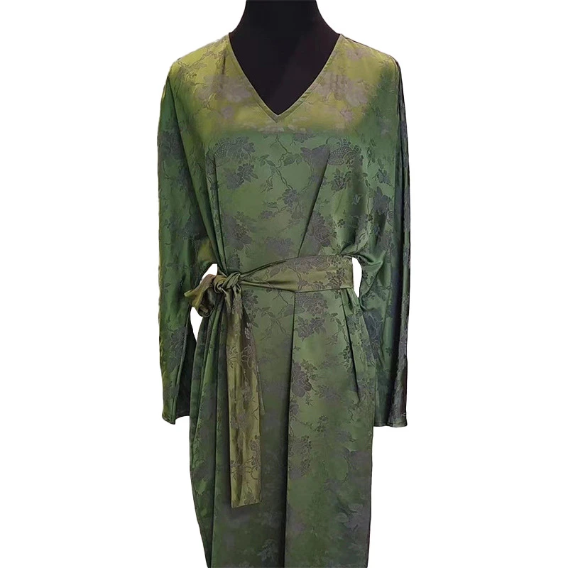 高端气质轻奢连衣裙夏季复古洋气设计感v领宽松名媛a字裙女7303