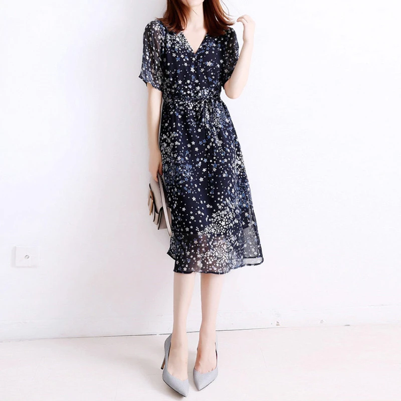 新款碎花V领中长款气质通勤宽松显瘦设计感小众连衣裙6767