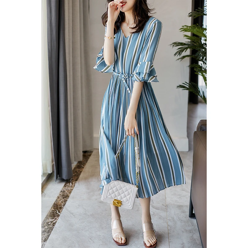 V领气质清新撞色条纹喇叭袖高腰系带百褶连衣裙9630