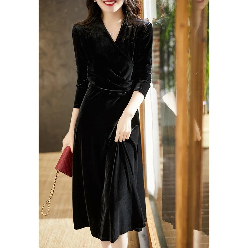 黑色金丝绒连衣裙女新款法式收腰高端时尚气质长袖打底裙0819