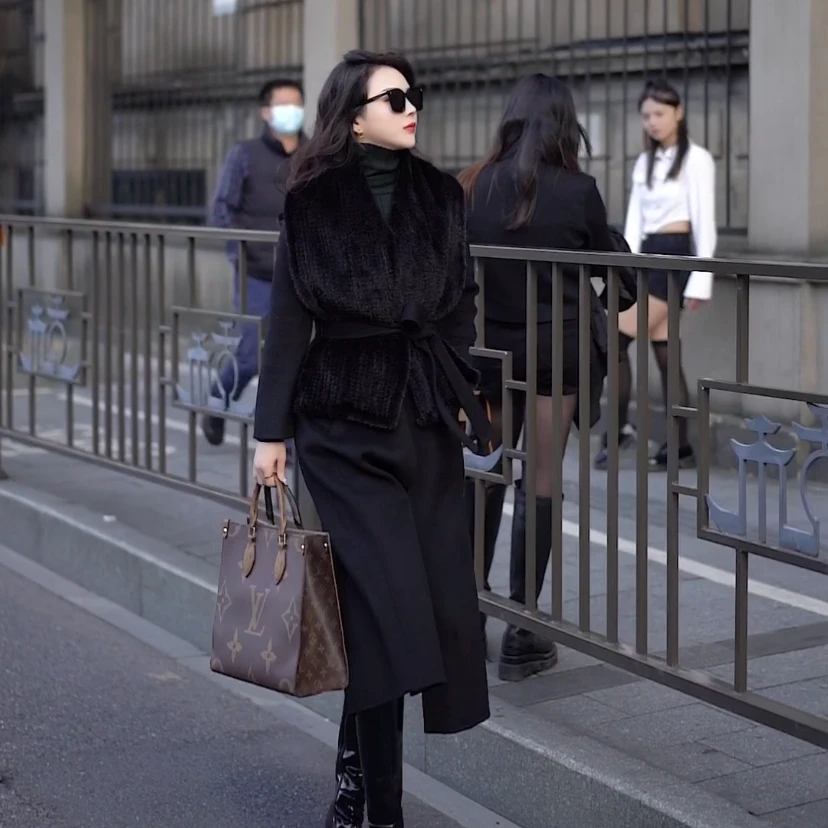 2023秋冬新款高端气质水貂绒大毛领双面羊毛大衣外套女中长款黑色