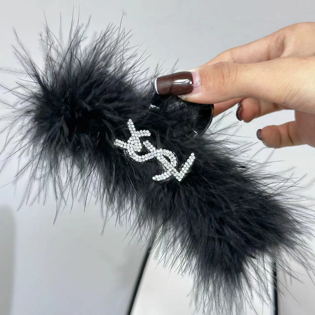秋冬韩版字母高货羽毛抓夹高级感发夹女鸵鸟毛鲨鱼夹饰品8002