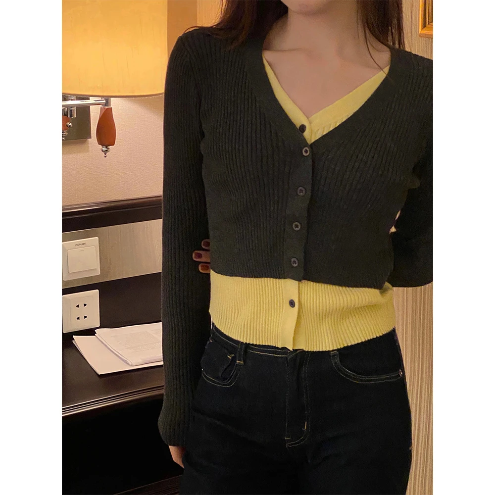 【大头黑STUDIO】2023女秋撞色v领长袖百搭毛针织衫D223X04385