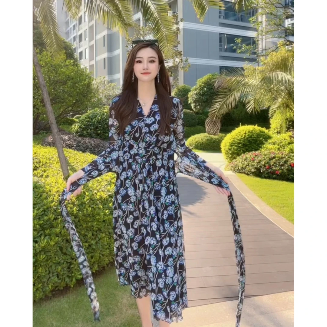 蓝色妖姬连衣裙女长款气质显瘦千金风时尚高腰v领宽松碎花裙子女