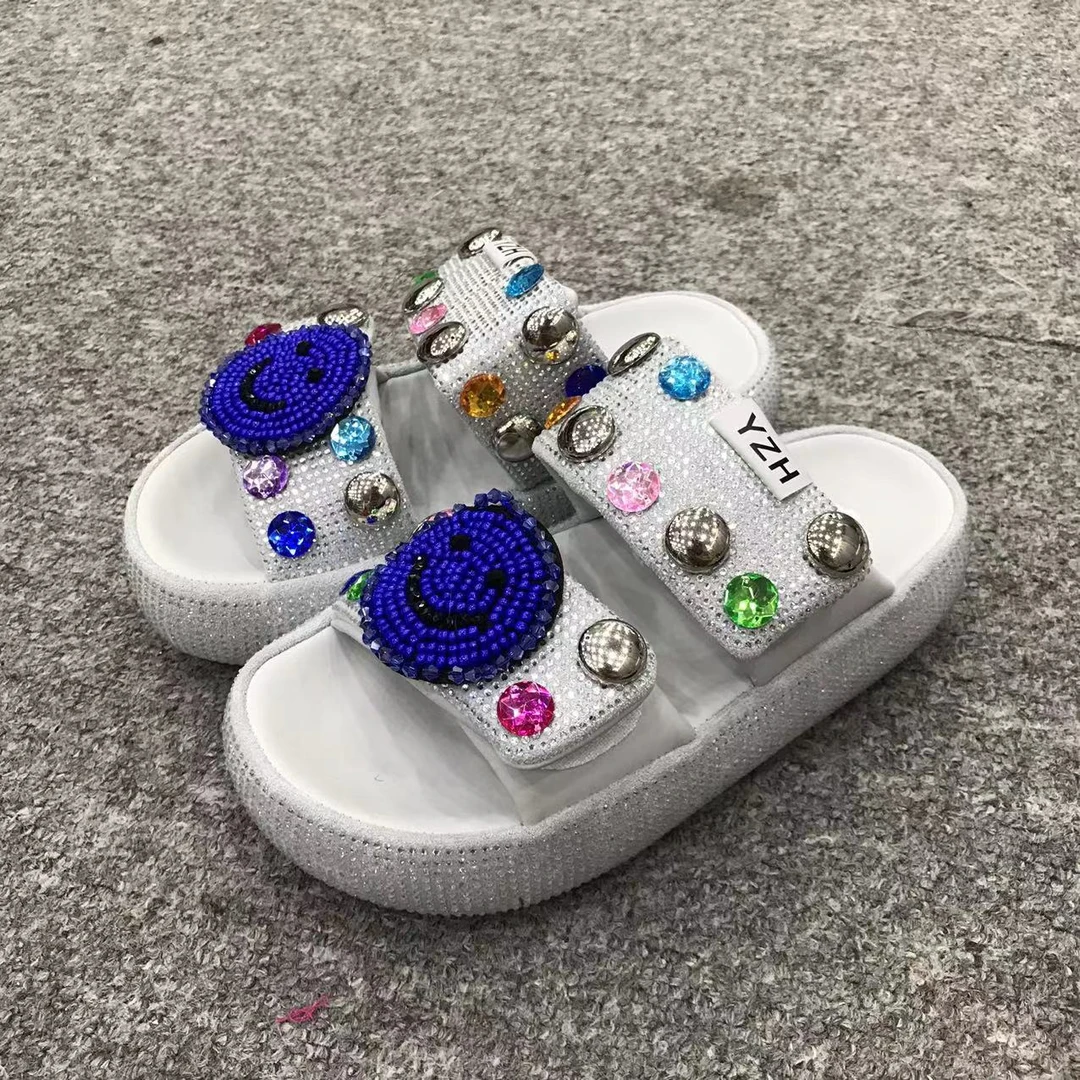 【依诺衣橱】时尚笑脸钉珠女士一字拖鞋 跟高5 YN297YC