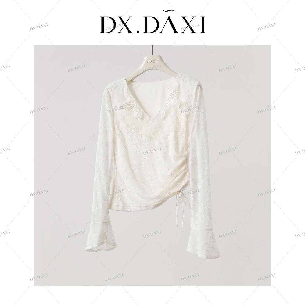 DX.DAXI【云上奶芙】法式气质浪漫温柔V领蕾丝秋季新款短款长袖上衣