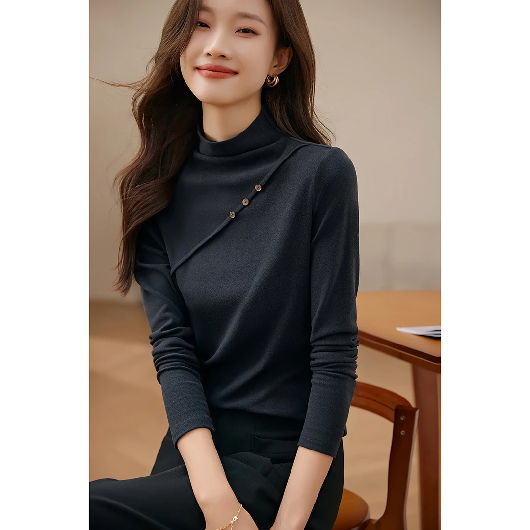 沫晗依美2024冬季新款经典百搭保暖打底衫中高领设计感纽扣打底衫