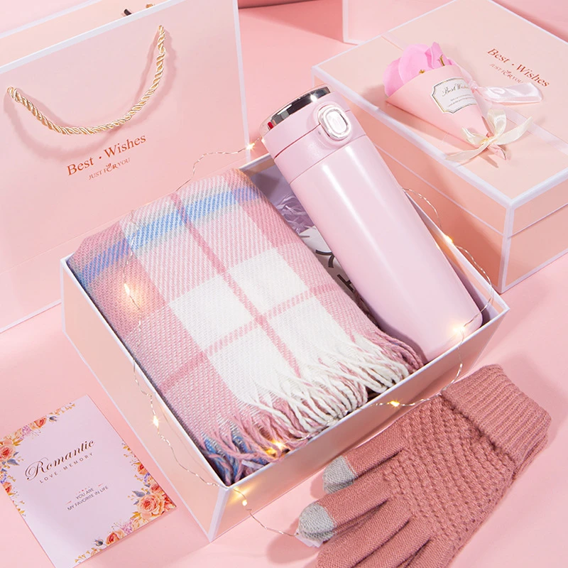 新年生日礼物送女朋友围巾手套保温杯套装保暖加厚围脖入冬四件套