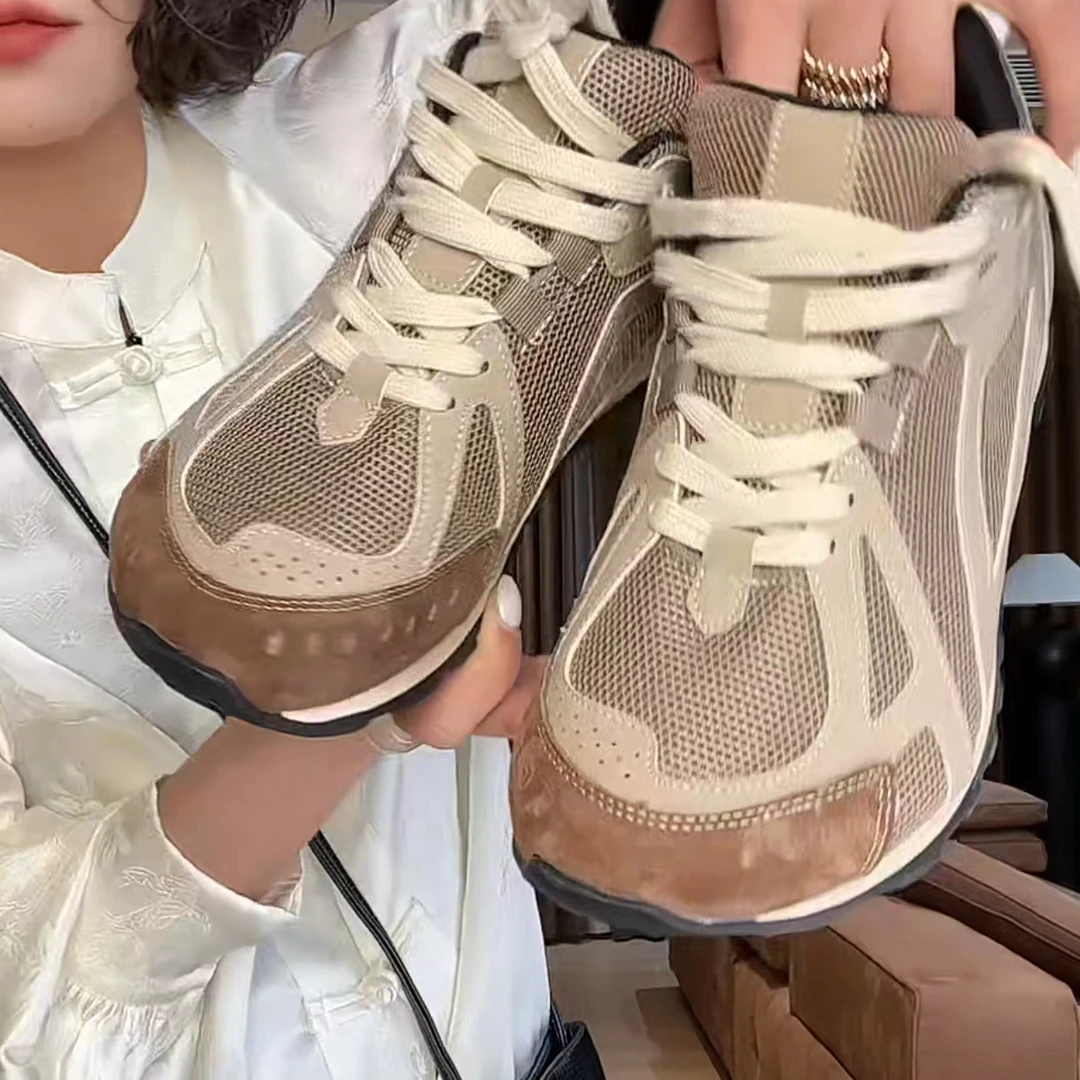 LY/月月不吃鱼 2024春款推荐超舒服气质极简风百搭休闲鞋 2401B59