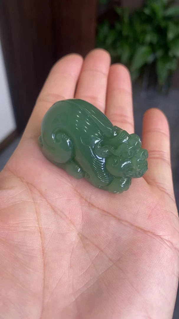 和田碧玉貔貅吊坠
