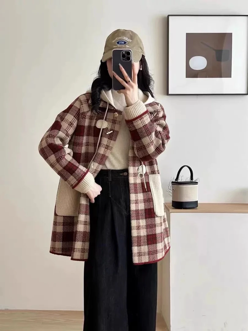 复古格子学院风毛呢外套女2024冬季新款韩版牛角扣中长款呢子大衣