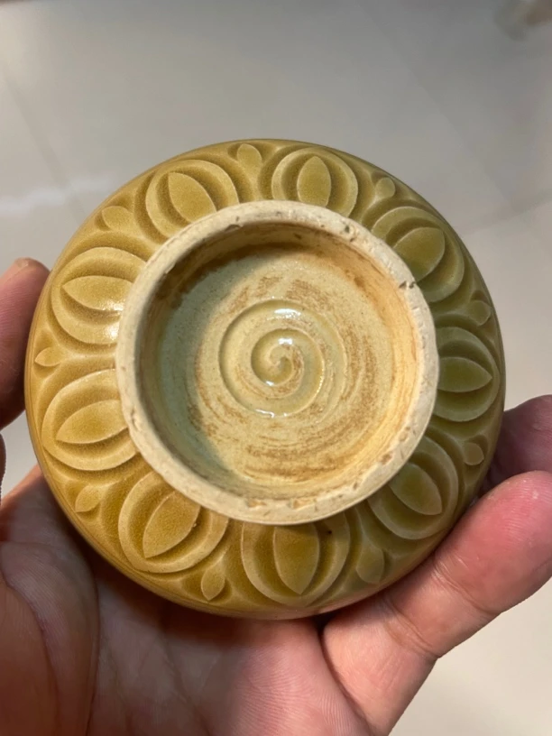 定瓷小罐 造型优美