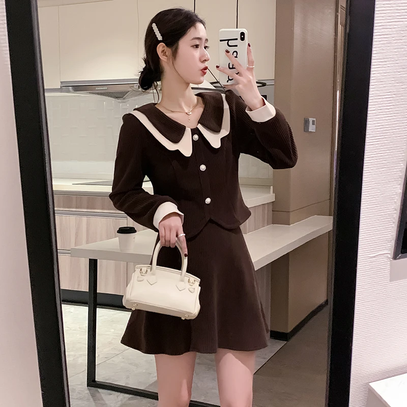 2023秋冬装新款小香风甜美拼接娃娃领显瘦上衣半身裙灯芯绒两件套