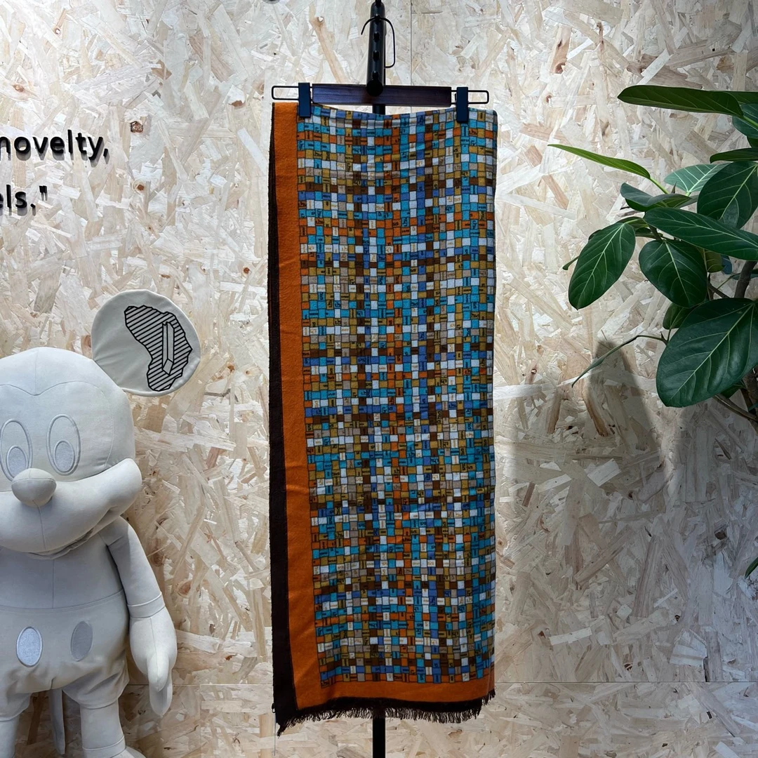 99新 Hermes/爱马仕 满印logo围巾YS000105