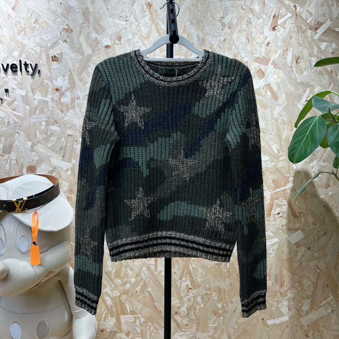 99新 Valentino/华伦天奴 拼接迷彩五角星圆领长袖 xs码 ys000049