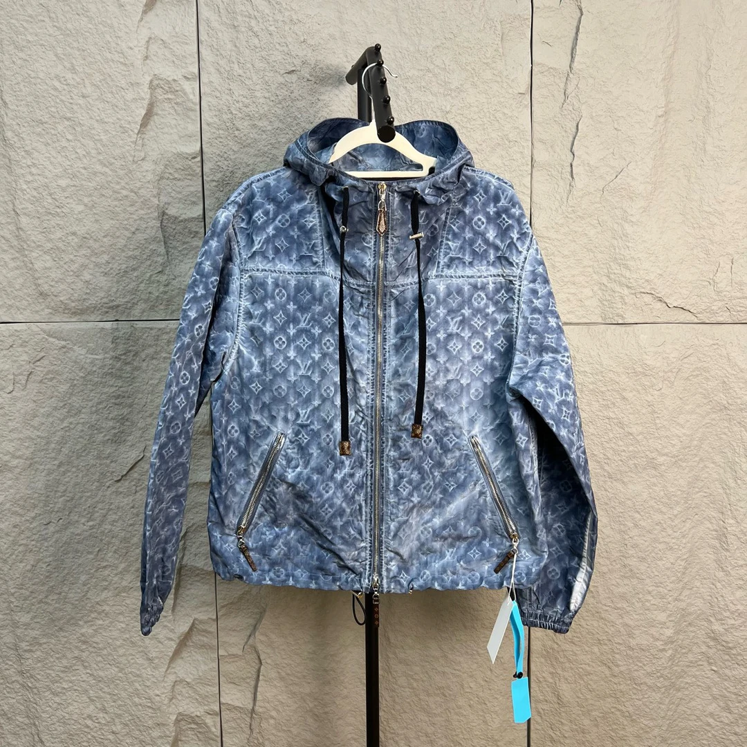 99新 LouisVuitton/路易威登 老花满印拉链冲锋衣 38码 ys000560