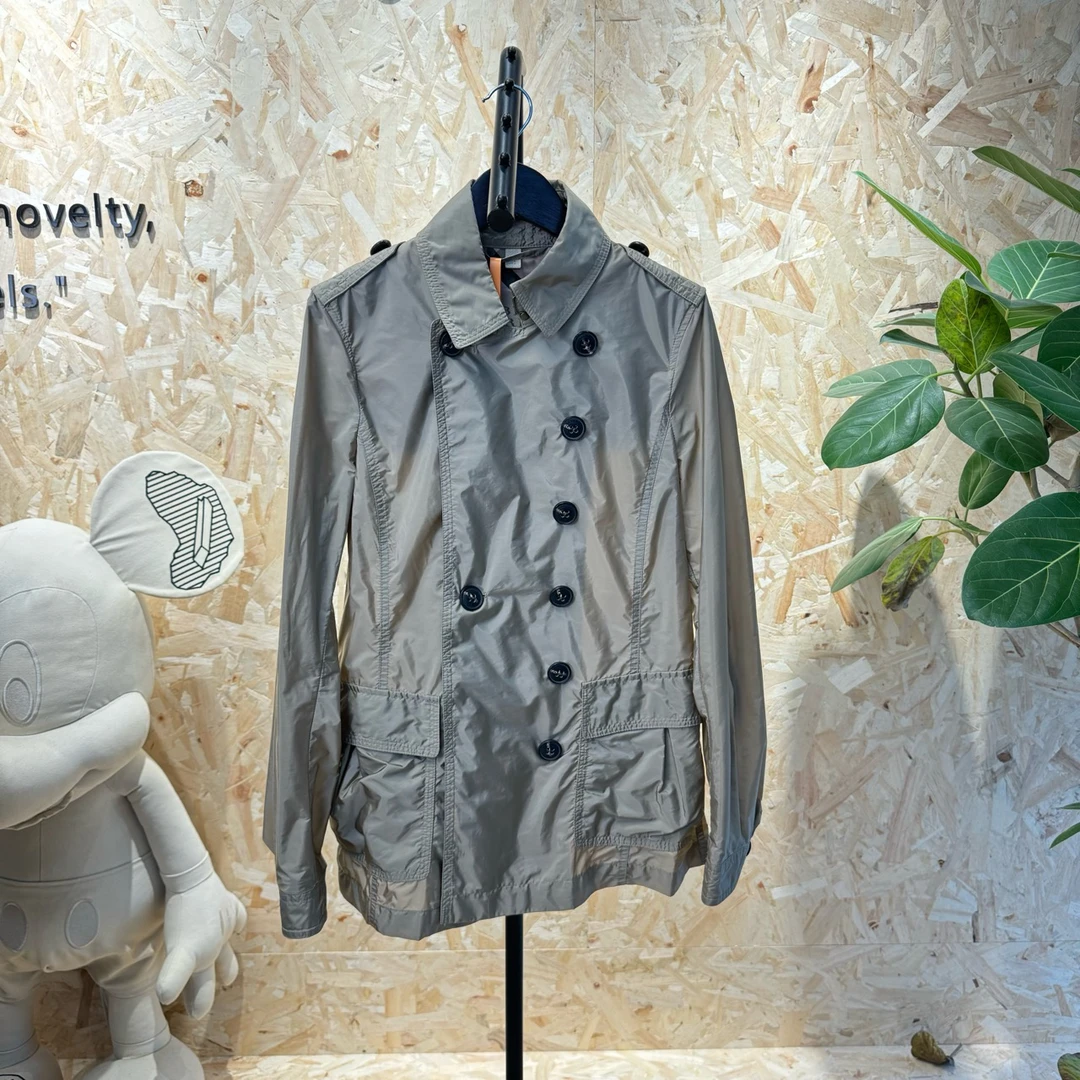 99新 BURBERRY/博柏利 卡其色内里经典格纹薄风衣 8码 cl00299