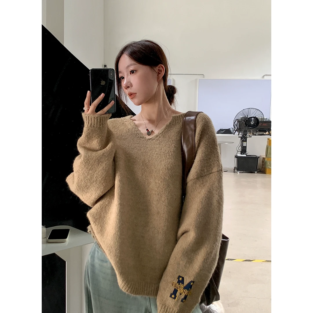 Vs what 美式复古慵懒风刺绣羊毛毛衣女秋冬季V领套头长袖针织衫