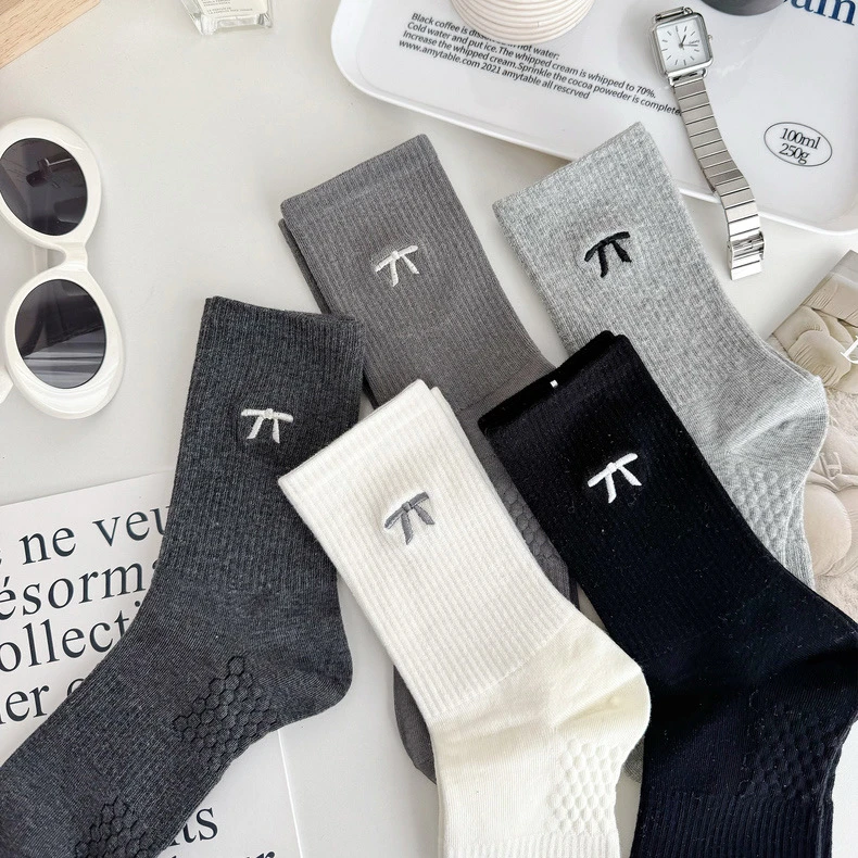 网红款灰色刺绣蝴蝶结袜子女中筒袜ins潮简约百搭按摩底运动长袜