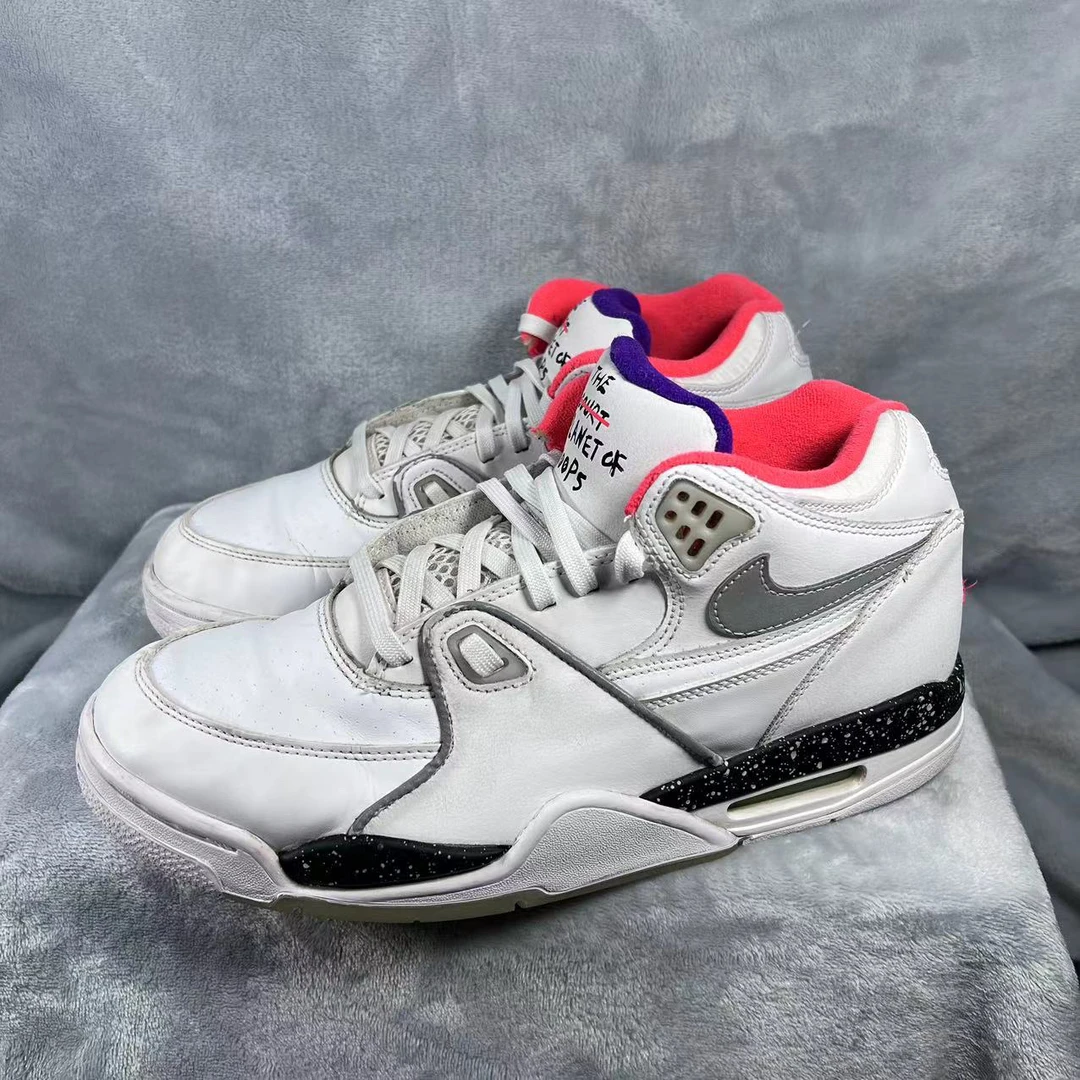 44.5码 8成新 鞋面有磨损 NIKE AJ4男子气垫复古篮球鞋