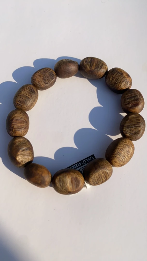 奇楠沉香莺歌绿留疤 1.3-11 克多样性发一