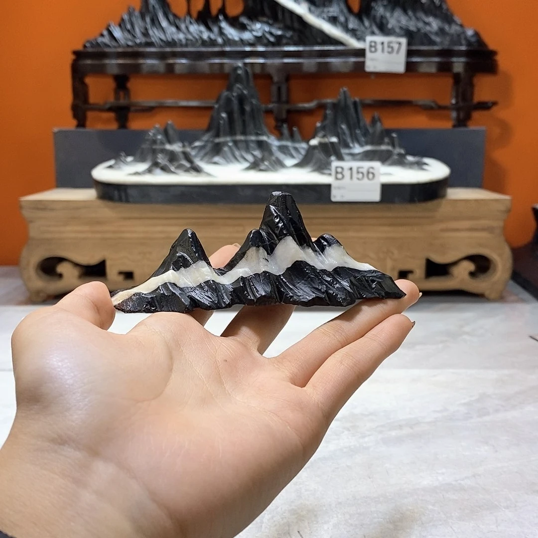 摆件灵璧石雕刻工艺精湛