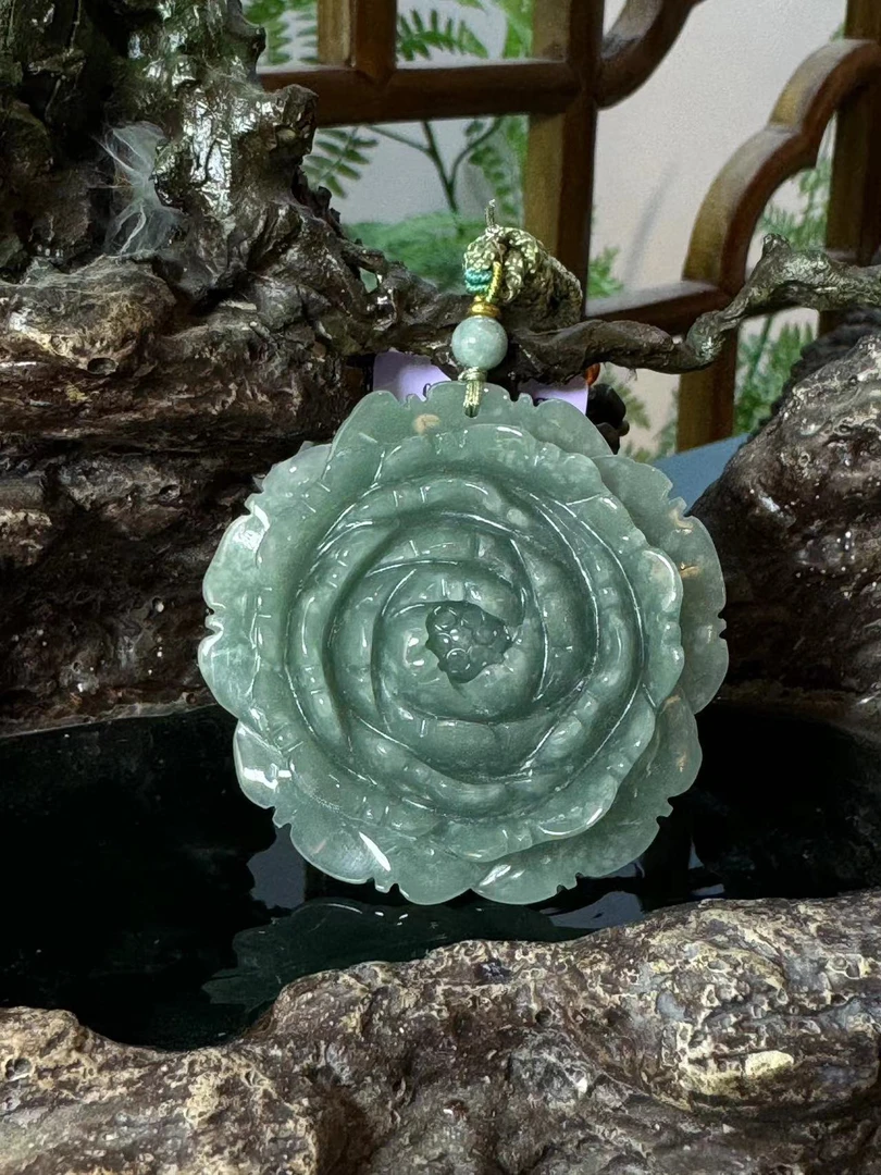 天然A货翡翠花牌（多样性发其一）