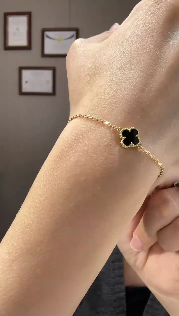 【闪购商品】玛瑙/玉髓手链18K金镶嵌9m单花手链