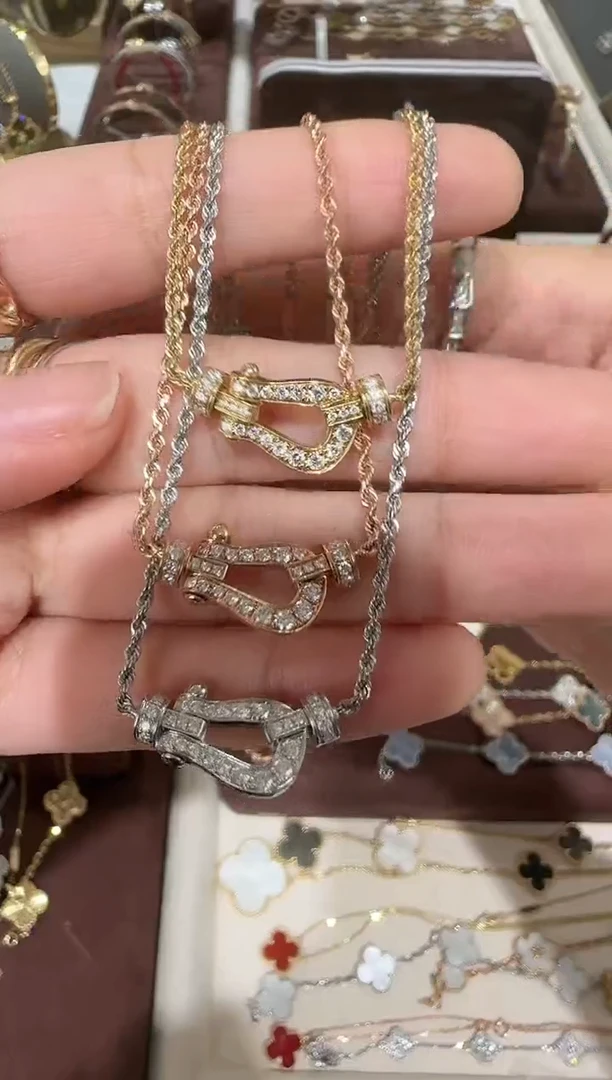 【闪购商品】钻石项链18K金镶嵌中号马蹄扣项链（多样性发一件）