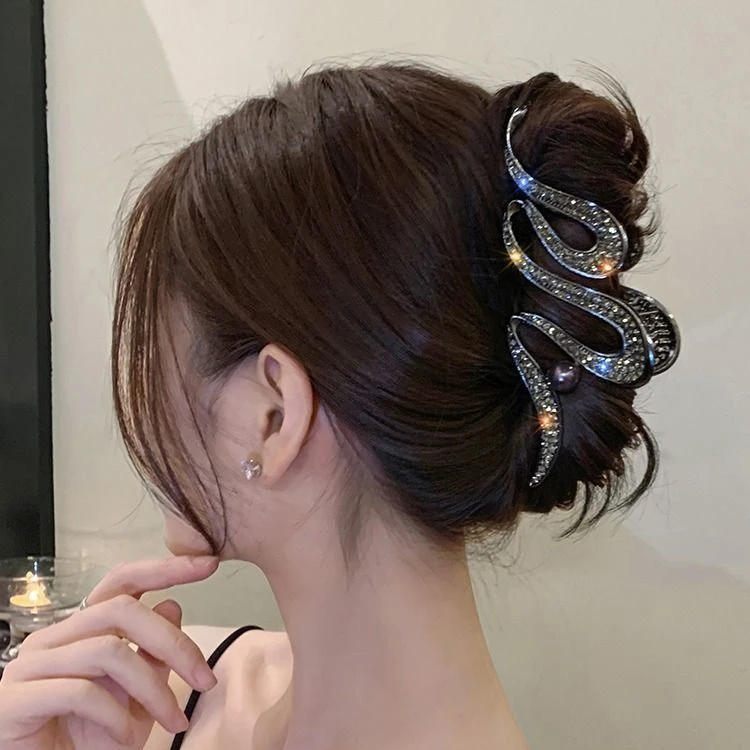 合金发饰 设计感小众闪钻抓夹大号风发夹女后脑勺鲨鱼夹2023款