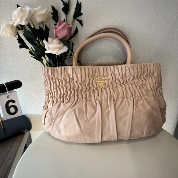 95新 Prada/普拉达 普拉达褶皱粉色小元宝