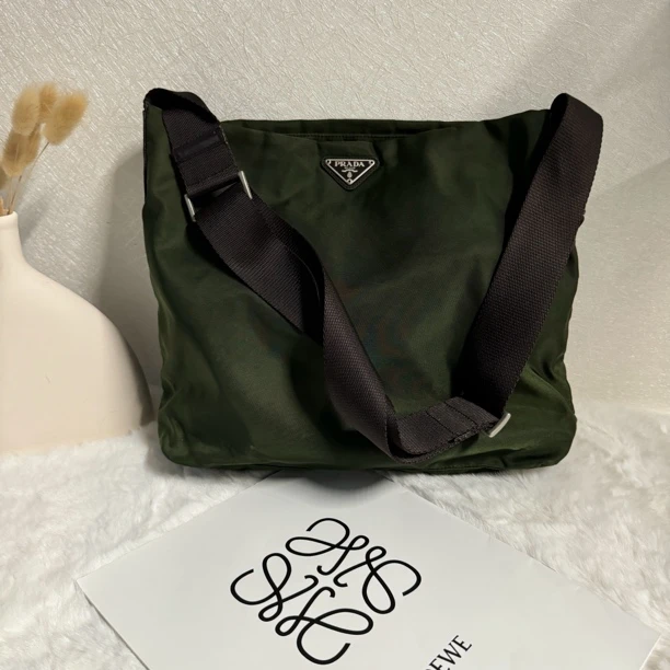 95新 Prada/普拉达 普拉达斜挎军绿色邮差