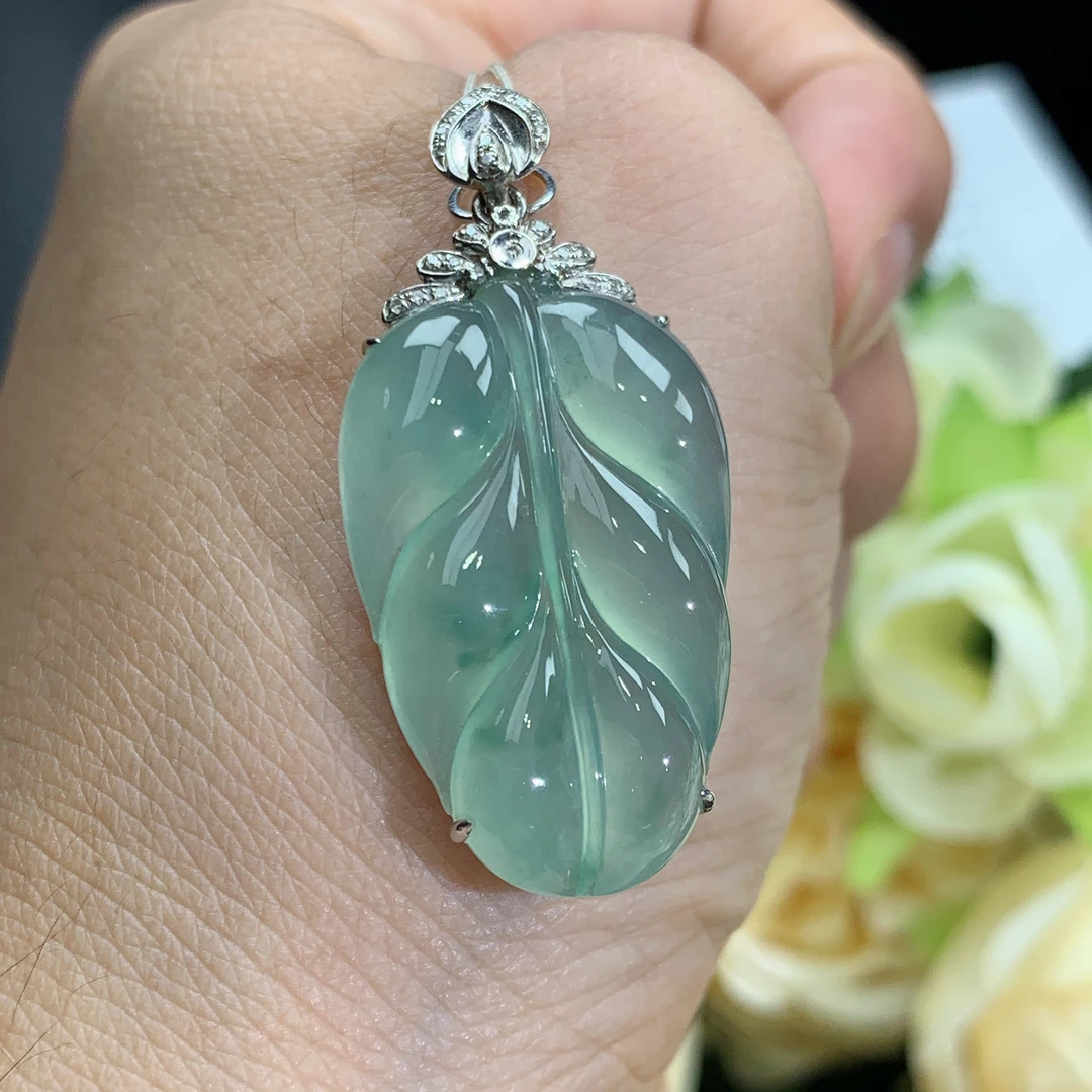 天然翡翠A货玉石18k金冰种起胶飘蓝花叶子吊坠，尺寸41.2×19.2×7.2