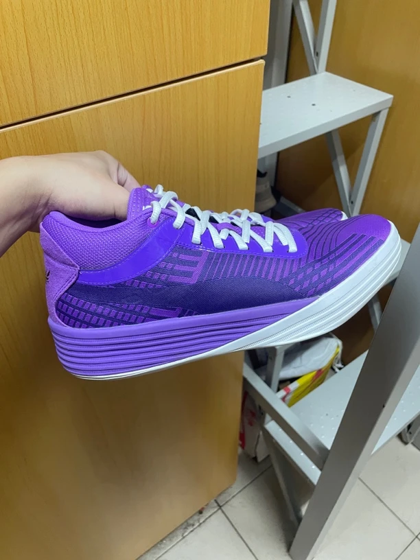 正品42码拉梅洛鲍尔三球，鞋底0磨损准新成色，带原盒，无开胶无破损