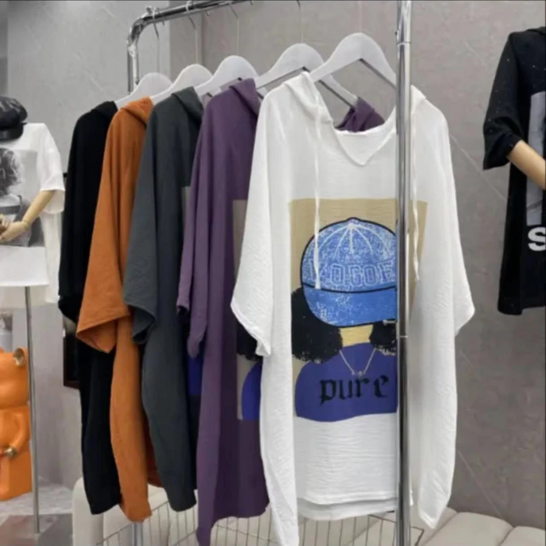 2025新款透气连帽棒球帽女孩短袖时尚简约减龄卡通印花T恤5556