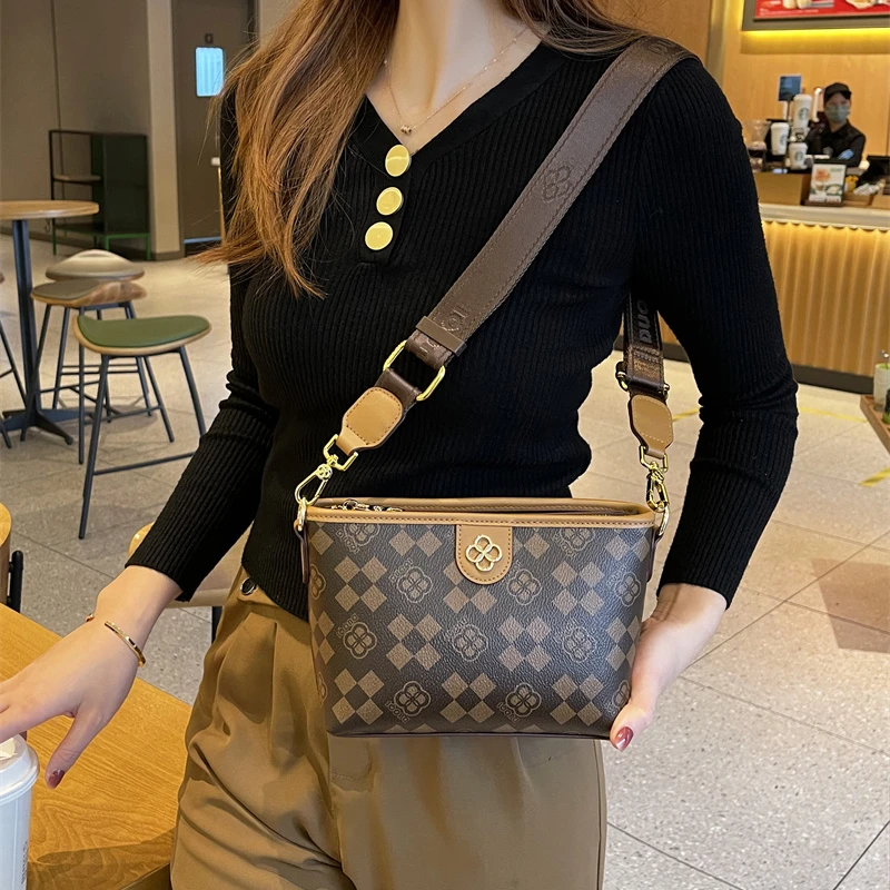 朵琪便携ins时尚小船桶包经典百搭潮流单肩印花复古风女士肩包141