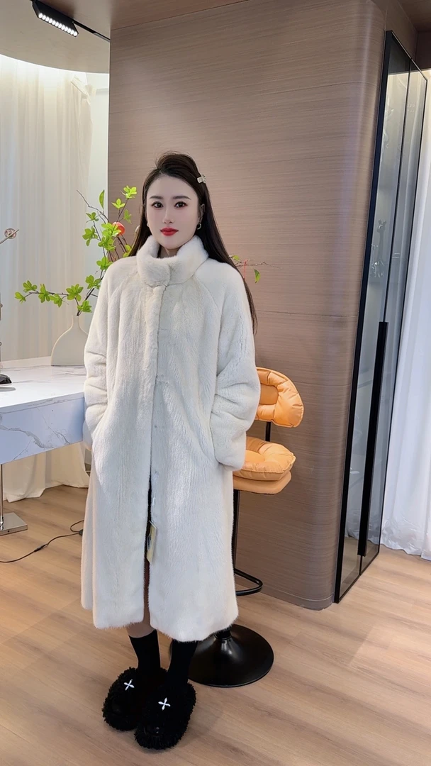 2024秋冬季时尚百搭女装水貂外套