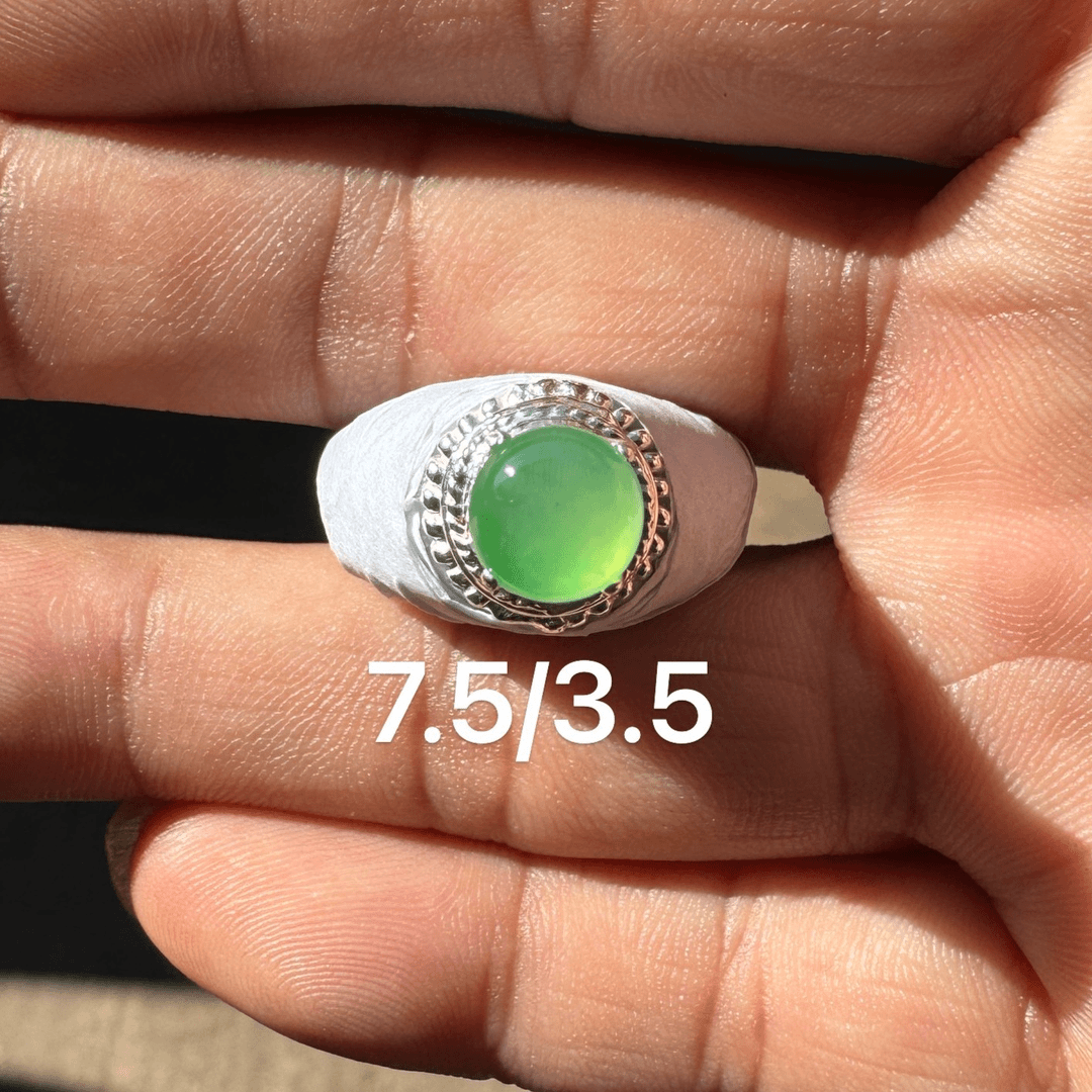 1217(小哪吒在源头)冰种翡翠木那晴绿底戒面干净饱满完美正圆M15