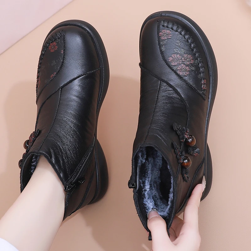 冬季中老年妈妈鞋加绒加厚老北京布鞋女防水防滑保暖短靴老人棉鞋