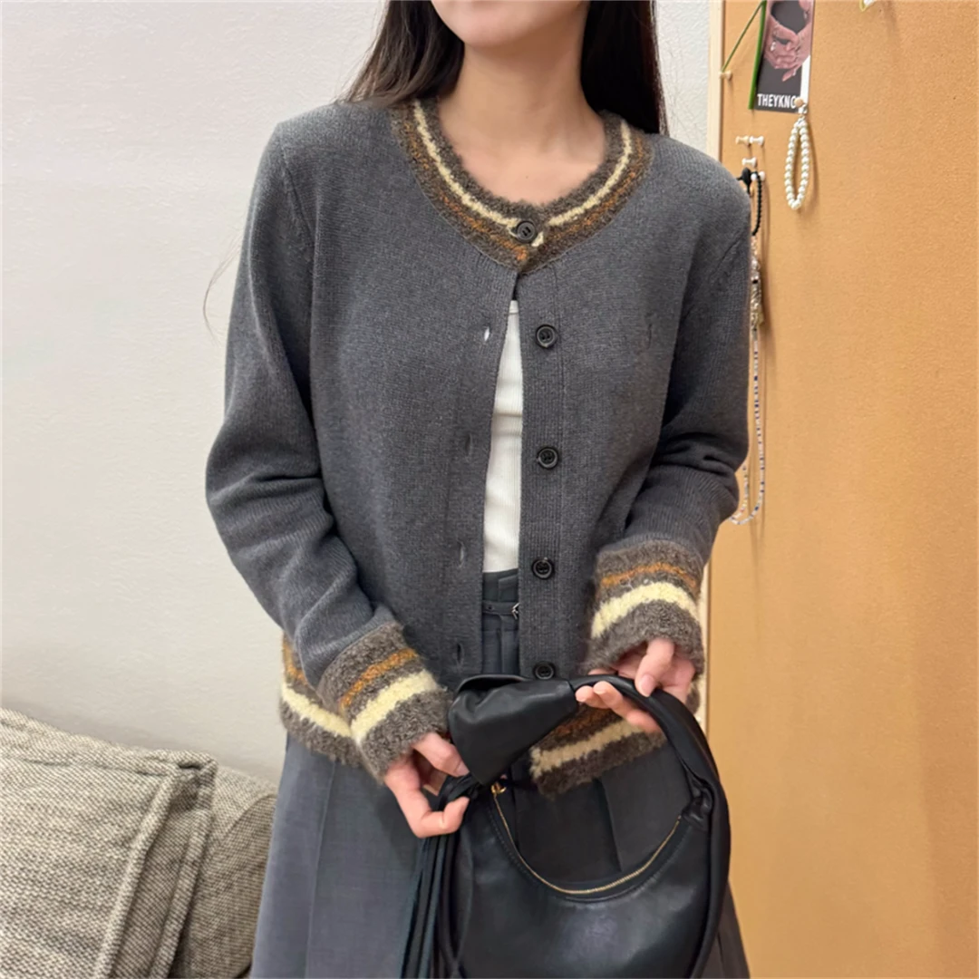 JUNWEI LIN 24 秋冬新款卡其色灰色拼接螺纹撞色针织开衫