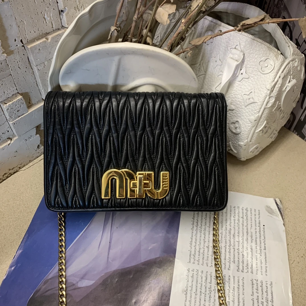 99新 MIU MIU/缪缪 黑色褶皱链条包woc