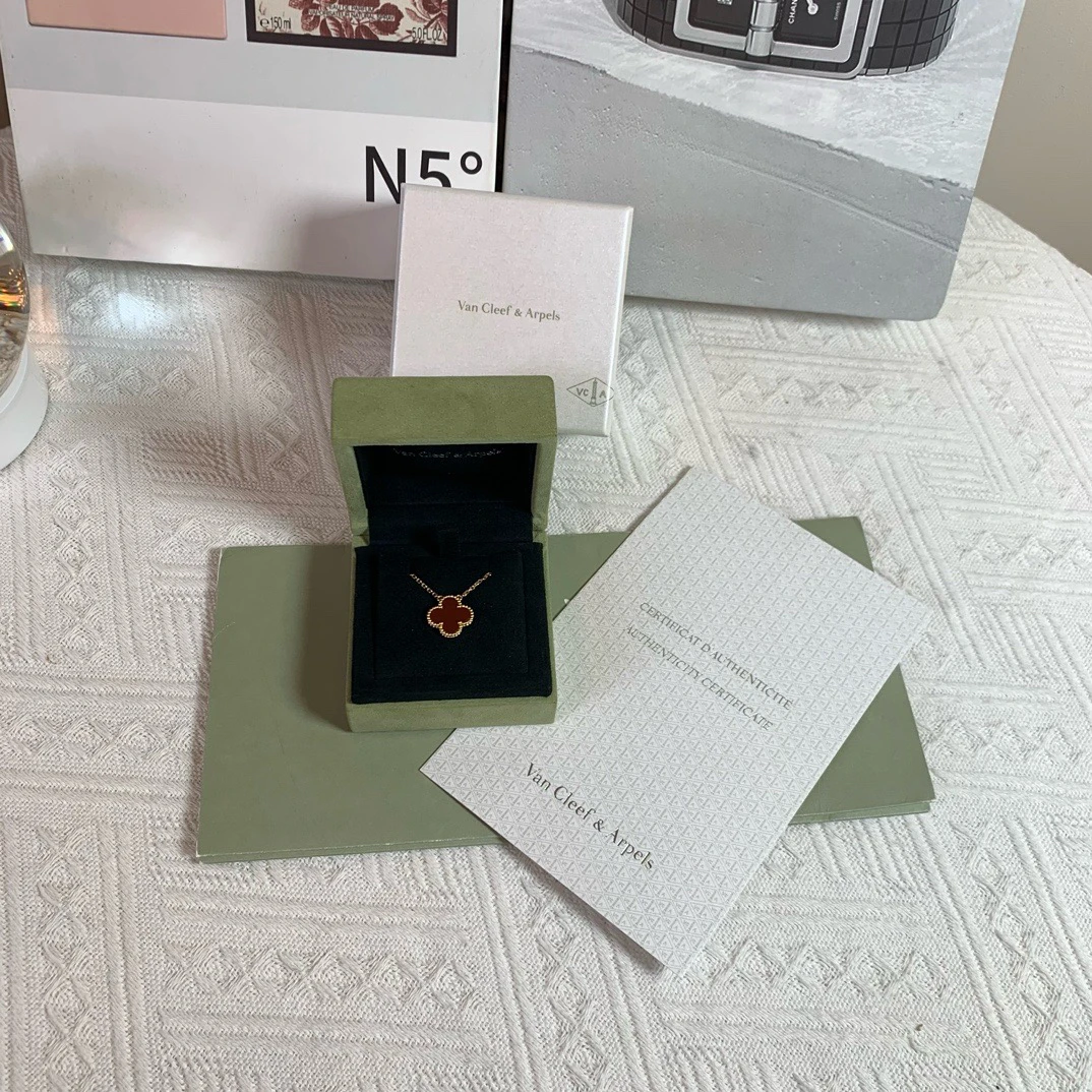 全新未使用 梵克雅宝 Van Cleef&Arpels 红花中号项链23年保卡